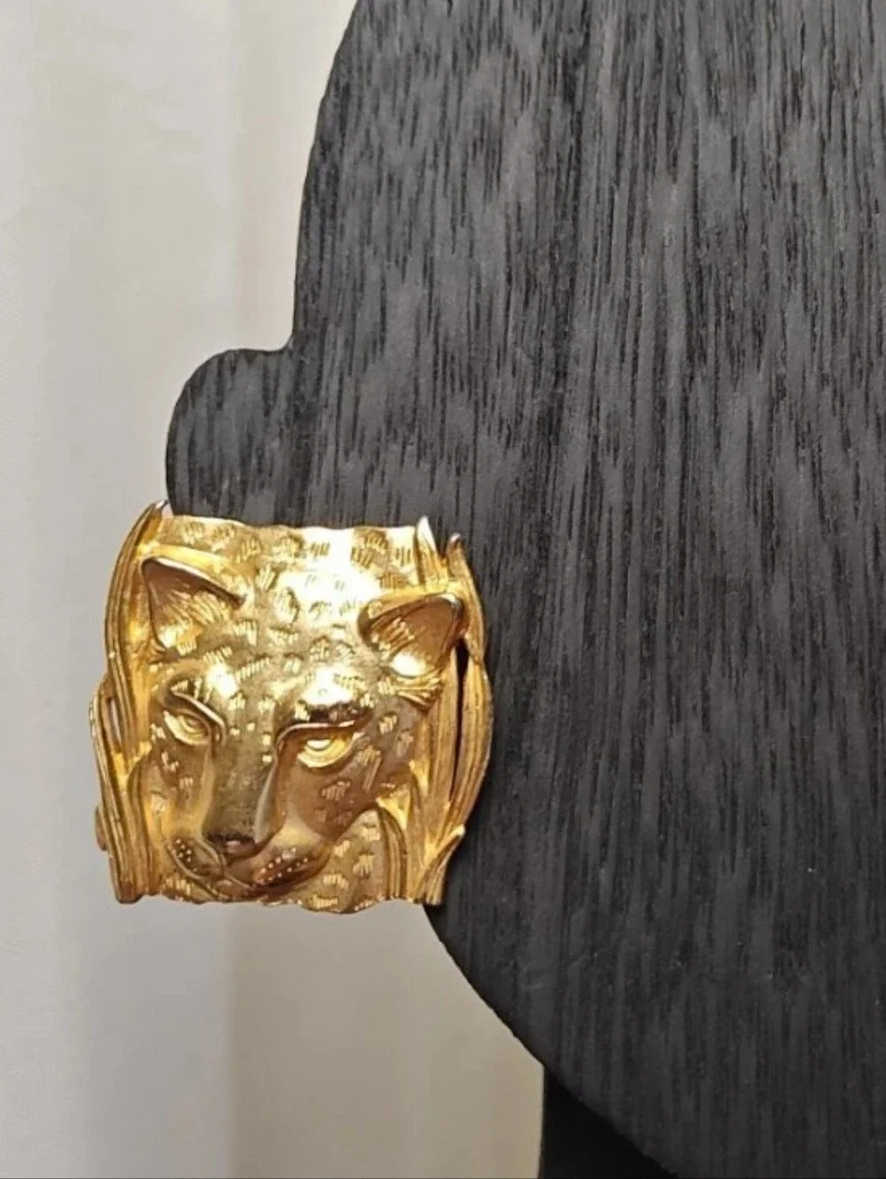 Vintage JJ Jonette 80s Artifacts Wild Jungle Cat Chunky Earrings Shiny Goldtone